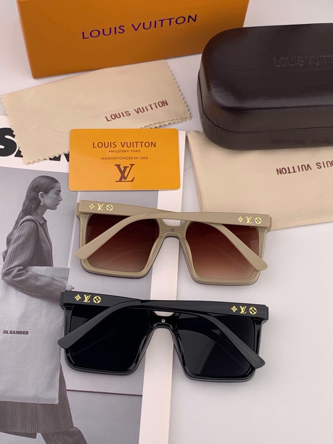 Louis Vuitton L6006 Oversized Black Lens Sunglasses for Men & Women - 464806 - detail image 4