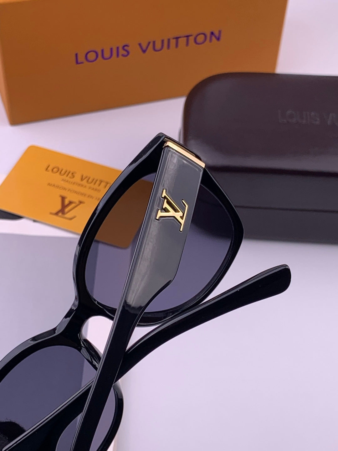 Louis Vuitton L27001 Square Black Lens Sunglasses for Men & Women - 464809 - detail image 4