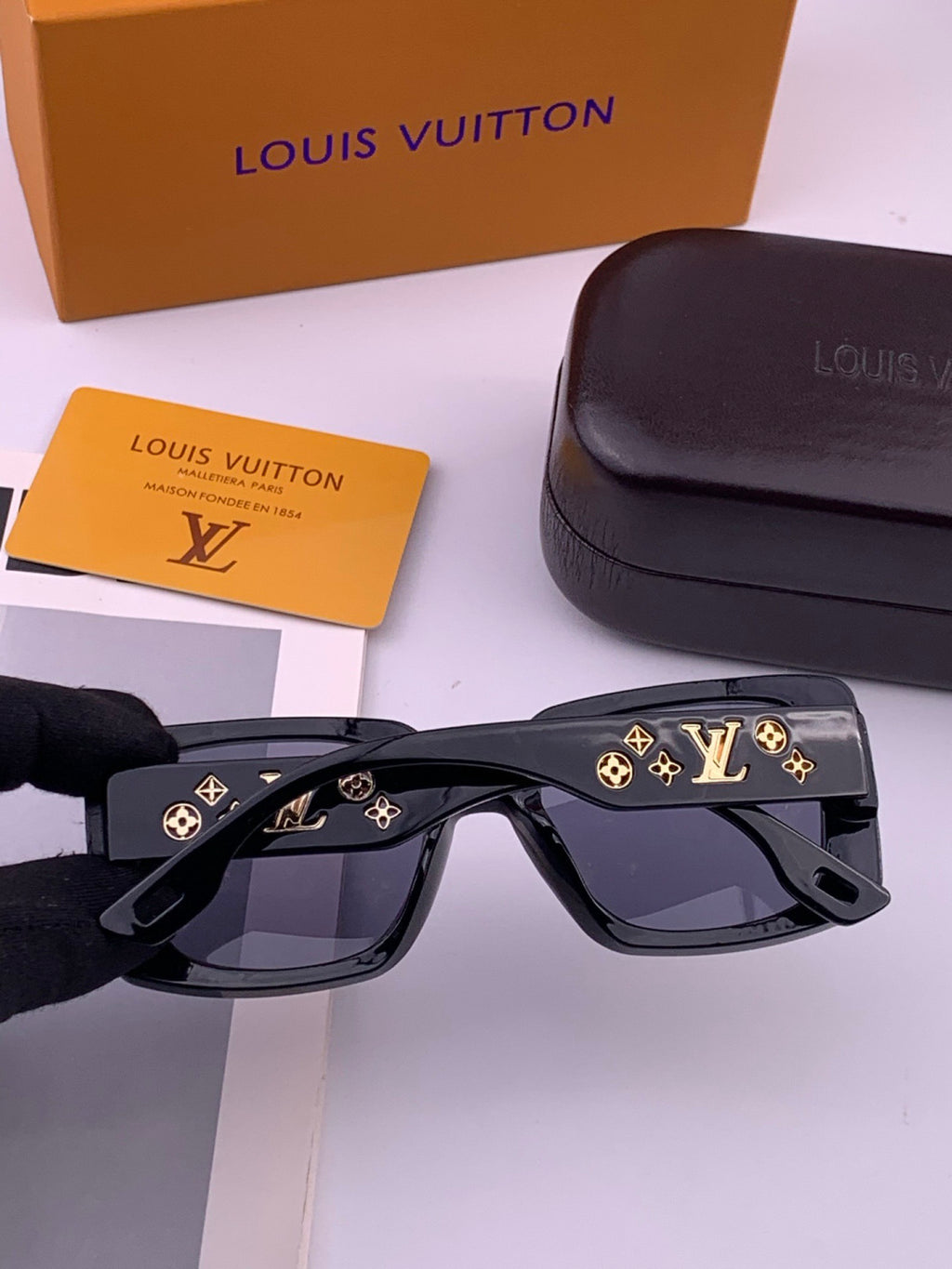 Louis Vuitton L47001 Square Gold Lens Sunglasses for Men & Women - detail image 5