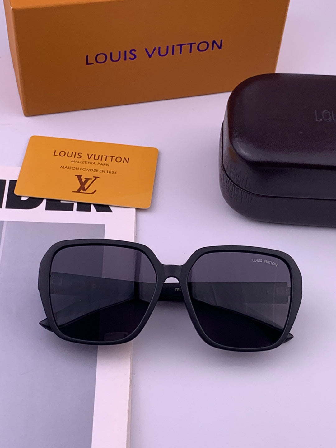 Louis Vuitton L3305 Square Black Lens Sunglasses for Men & Women - 464821 - detail image 7