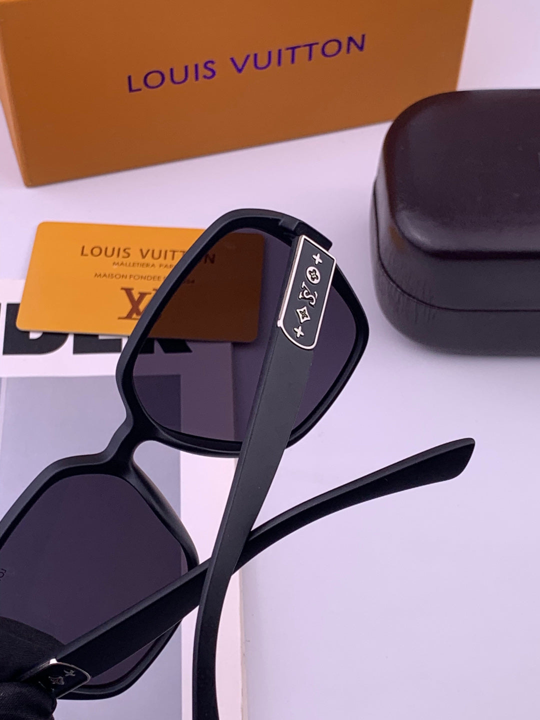 Louis Vuitton L3305 Square Black Lens Sunglasses for Men & Women - 464821 - detail image 4