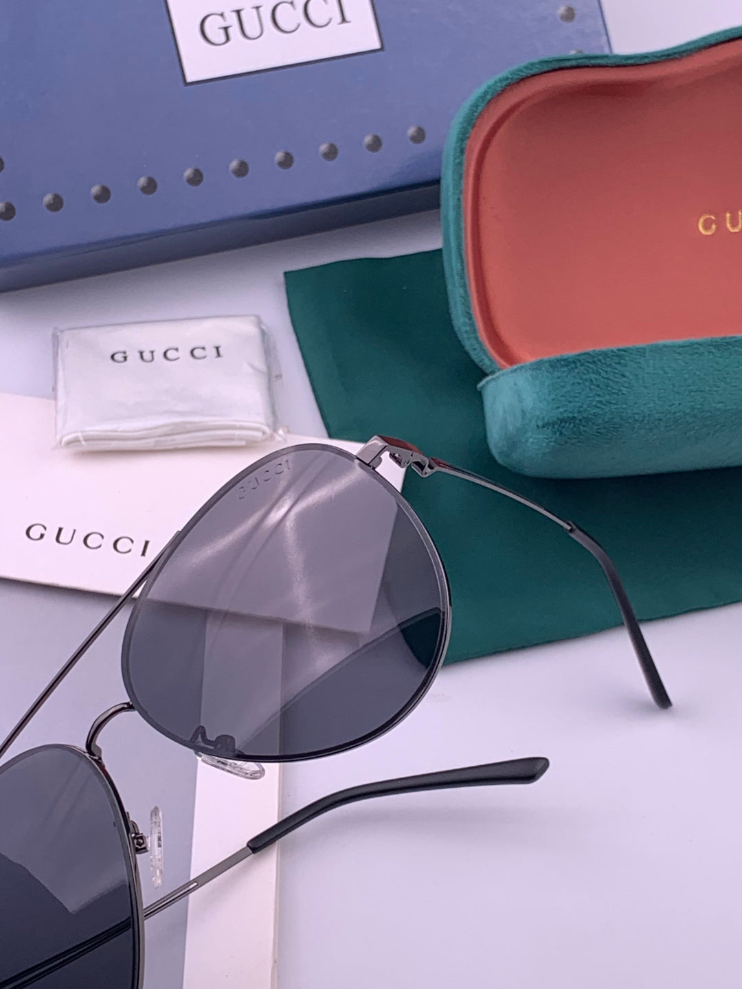 Gucci G052 Polarized Aviator Gold Lens Sunglasses for Men - detail image 3