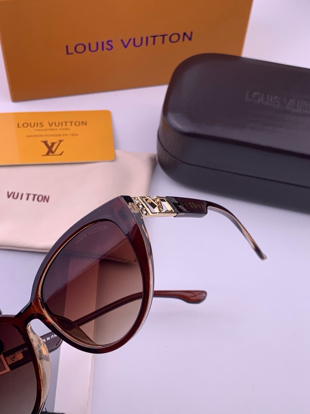Louis Vuitton L15803 Square Black Lens Sunglasses for Women - 464703 - detail image 5