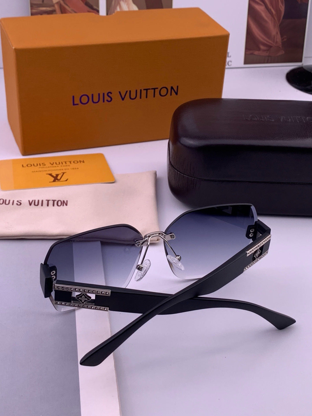 Louis Vuitton L9261 Square Black Lens Sunglasses for Men & Women - 464706 - detail image 6