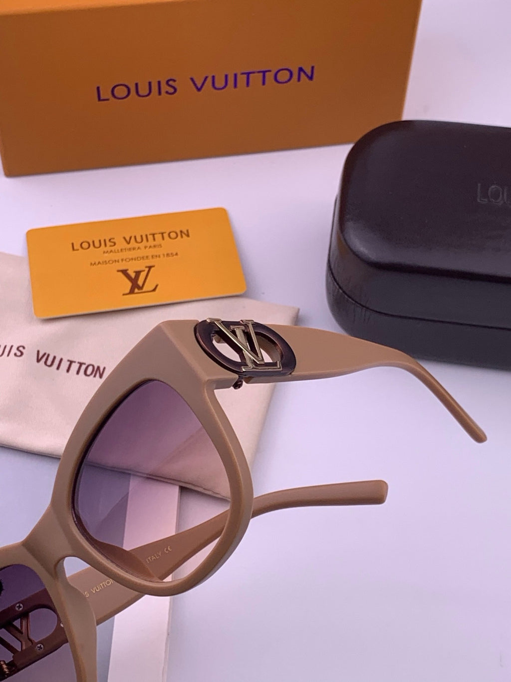Louis Vuitton L07002 Square Purple Lens Sunglasses for Women - 464708 - detail image 3
