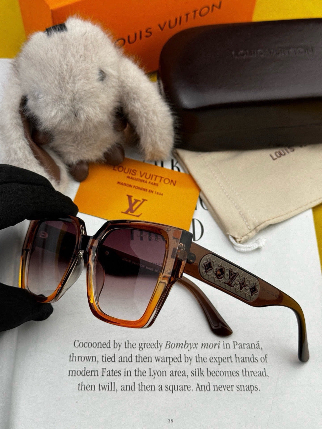 Louis Vuitton L6133 Square Red Lens Sunglasses for Women - detail image 4