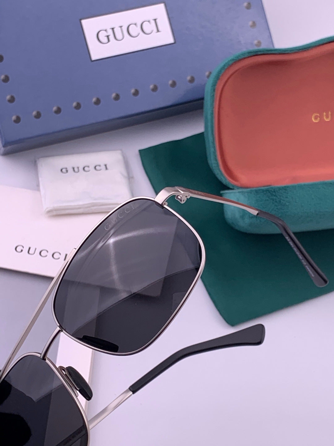 Gucci G080666 Polarized Aviator Gold Lens Sunglasses for Men & Women - detail image 3