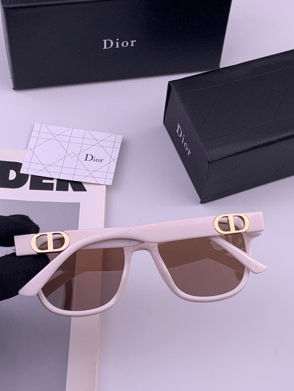 Dior D8913 Polarized Square Red Lens Sunglasses for Men & Women - detail image 4