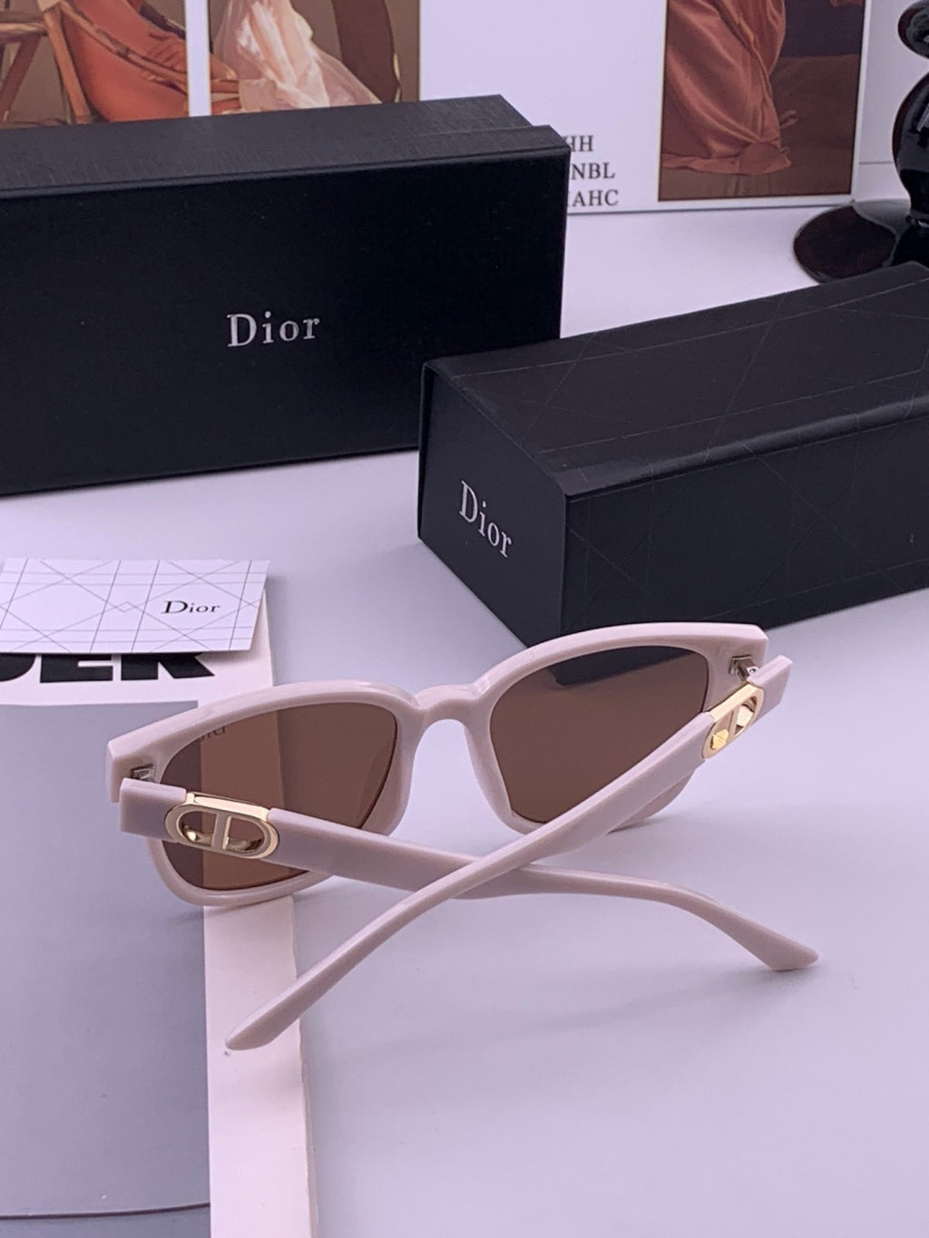 Dior D8913 Polarized Square Red Lens Sunglasses for Men & Women - detail image 5