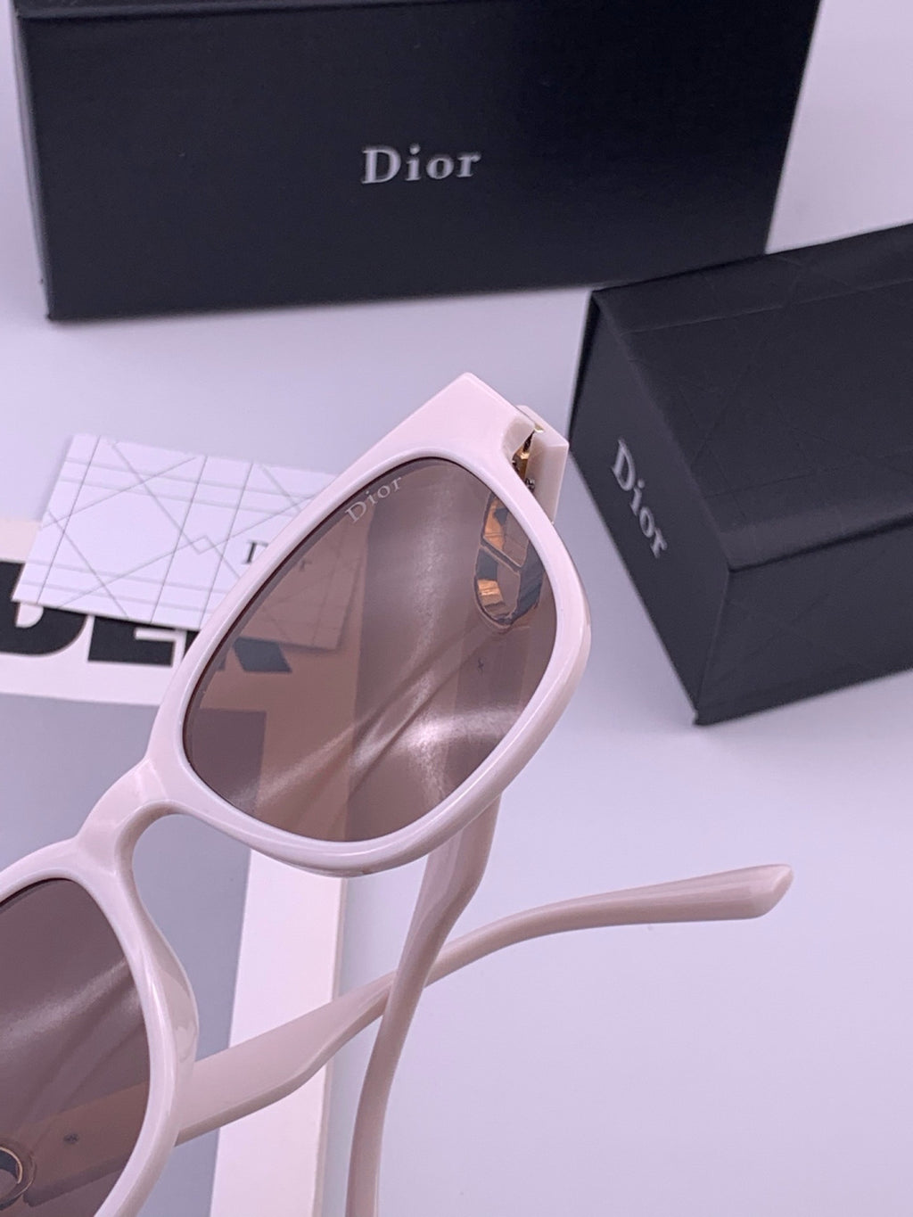 Dior D8913 Polarized Square Red Lens Sunglasses for Men & Women - detail image 7