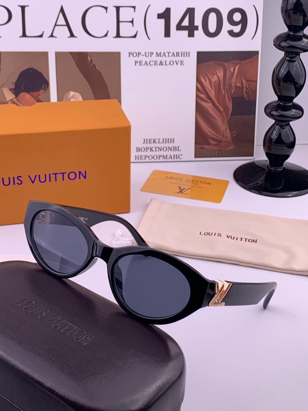 Louis Vuitton L15803 Square Black Lens Sunglasses for Women - detail image 2
