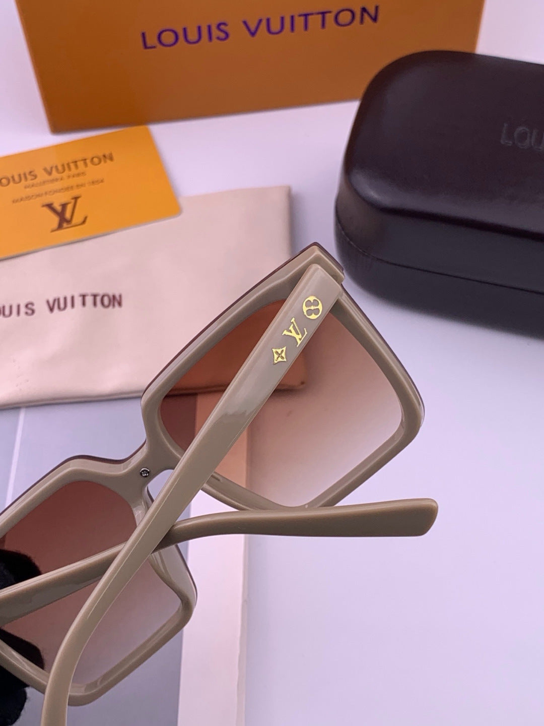 Louis Vuitton L6006 Oversized Red Lens Sunglasses for Men & Women - detail image 4