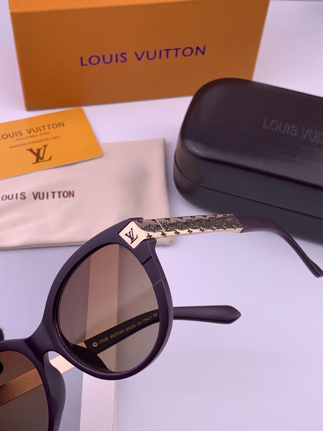 Louis Vuitton L87000 Oversized Black Lens Sunglasses for Men & Women - detail image 3