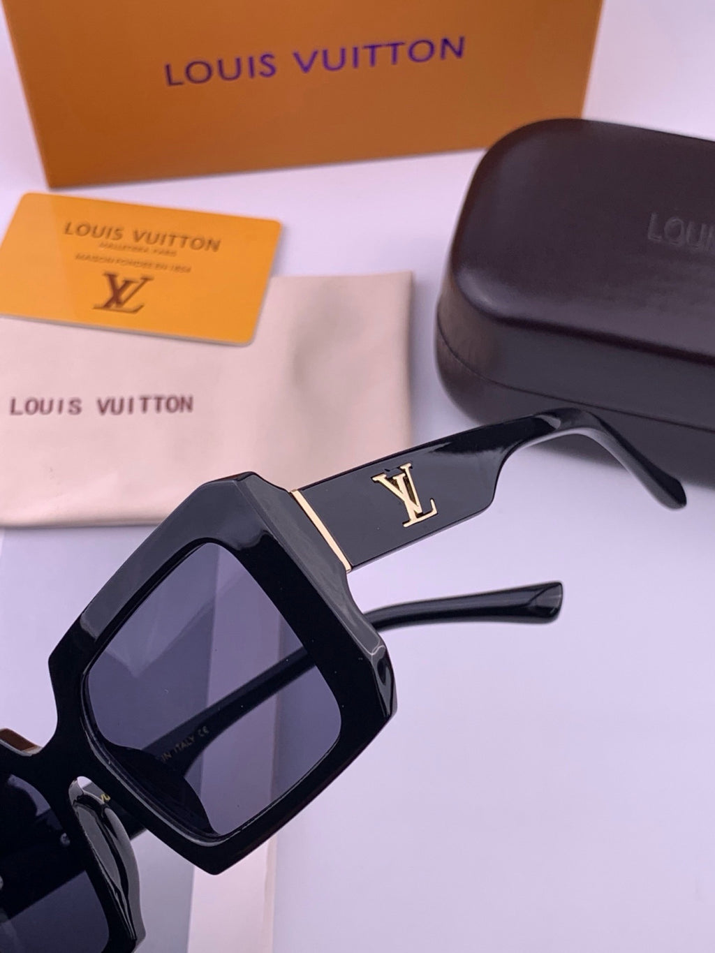 Louis Vuitton L37004 Oversized Black Lens Sunglasses for Men & Women - detail image 3