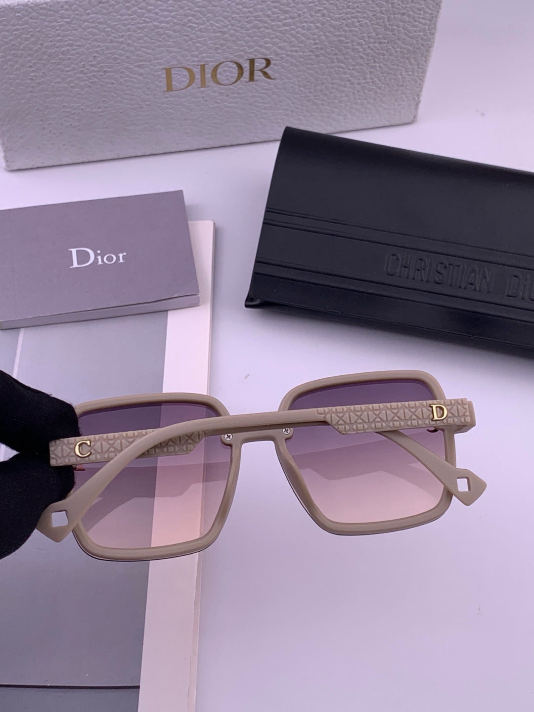 Louis Vuitton L37004 Oversized Purple Lens Sunglasses for Men & Women - detail image 6