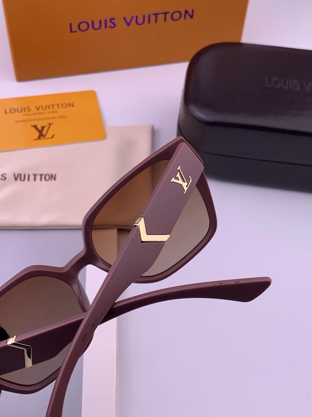 Louis Vuitton L77004 Oversized Purple Lens Sunglasses for Men & Women - 493212 - detail image 3