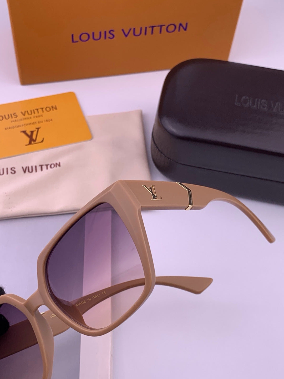Louis Vuitton L77004 Oversized Purple Lens Sunglasses for Men & Women - 493214 - detail image 3