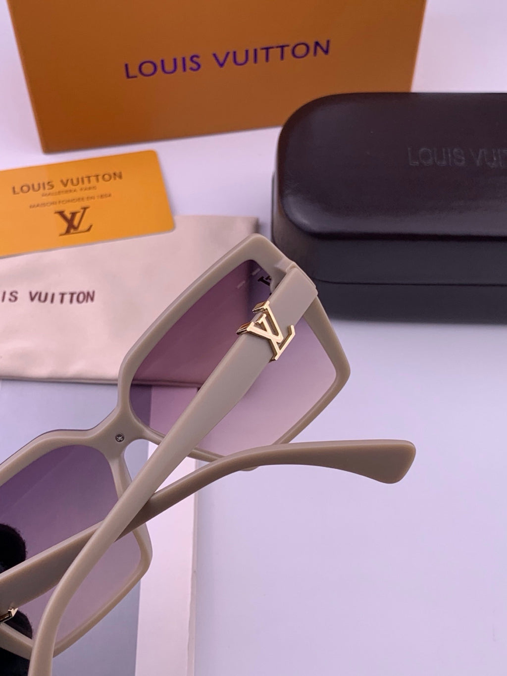 Louis Vuitton L57002 Oversized Purple Lens Sunglasses for Men & Women - detail image 5