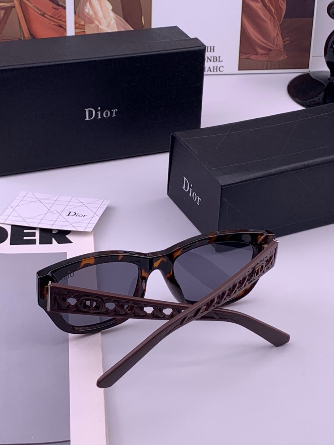 Dior D7911 Polarized Square Black Lens Sunglasses for Men & Women - 486869 - detail image 4