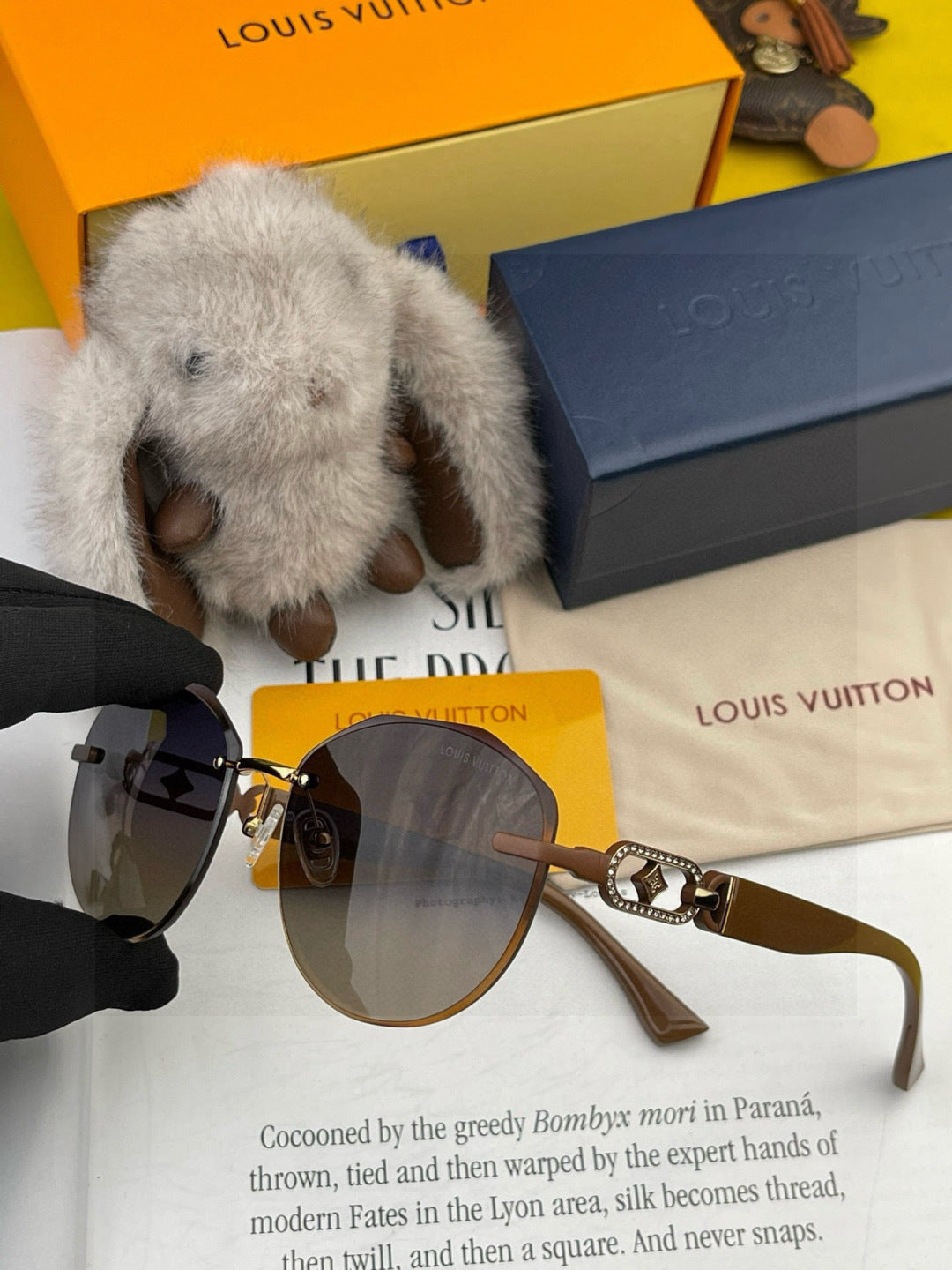 Louis Vuitton L8331 Polarized Round Gold Lens Sunglasses for Women - detail image 4