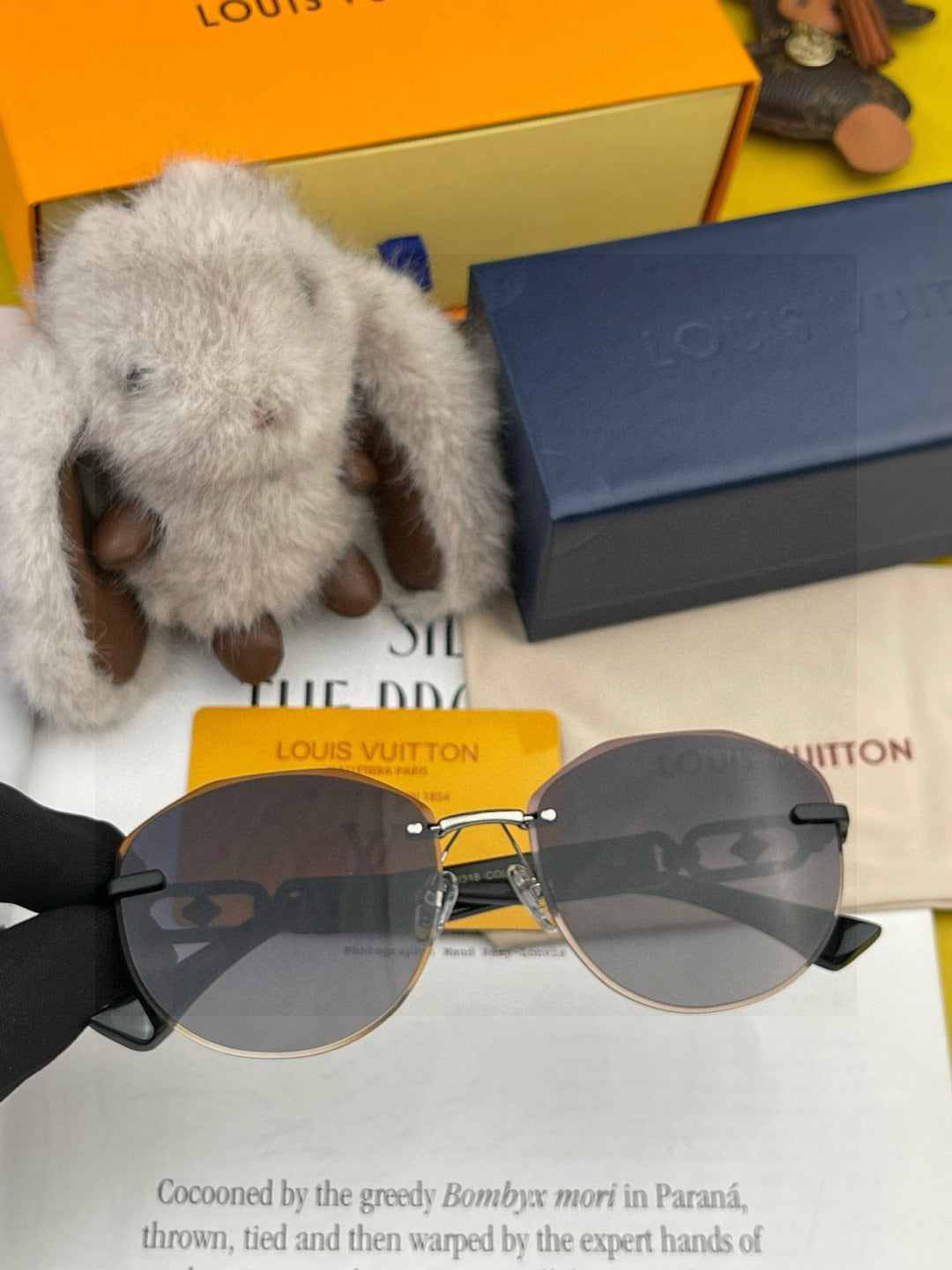 Louis Vuitton L8331 Polarized Round Gold Lens Sunglasses for Women - detail image 2