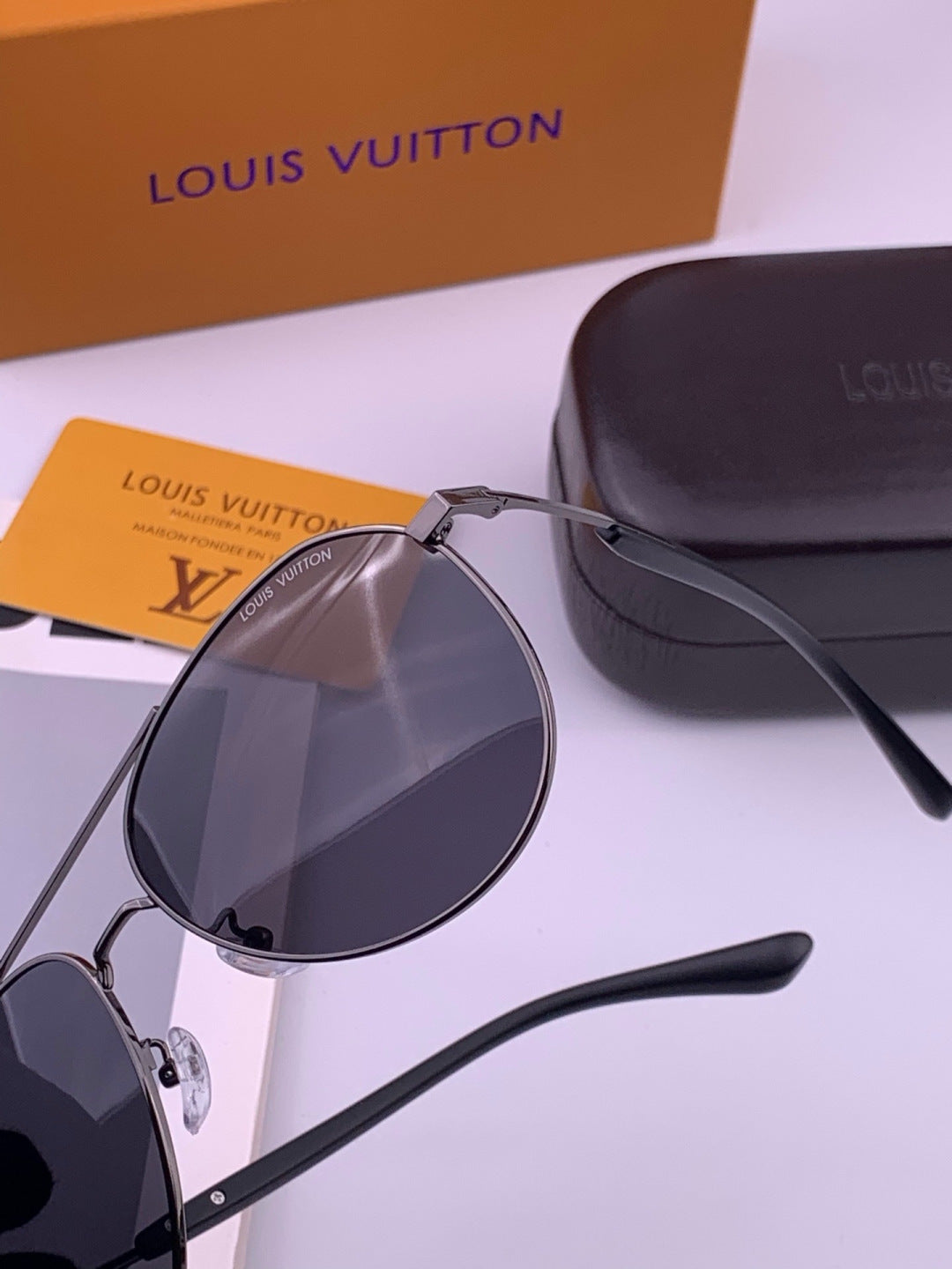 Louis Vuitton L8333 Polarized Aviator Black Lens Sunglasses for Men & Women - detail image 3