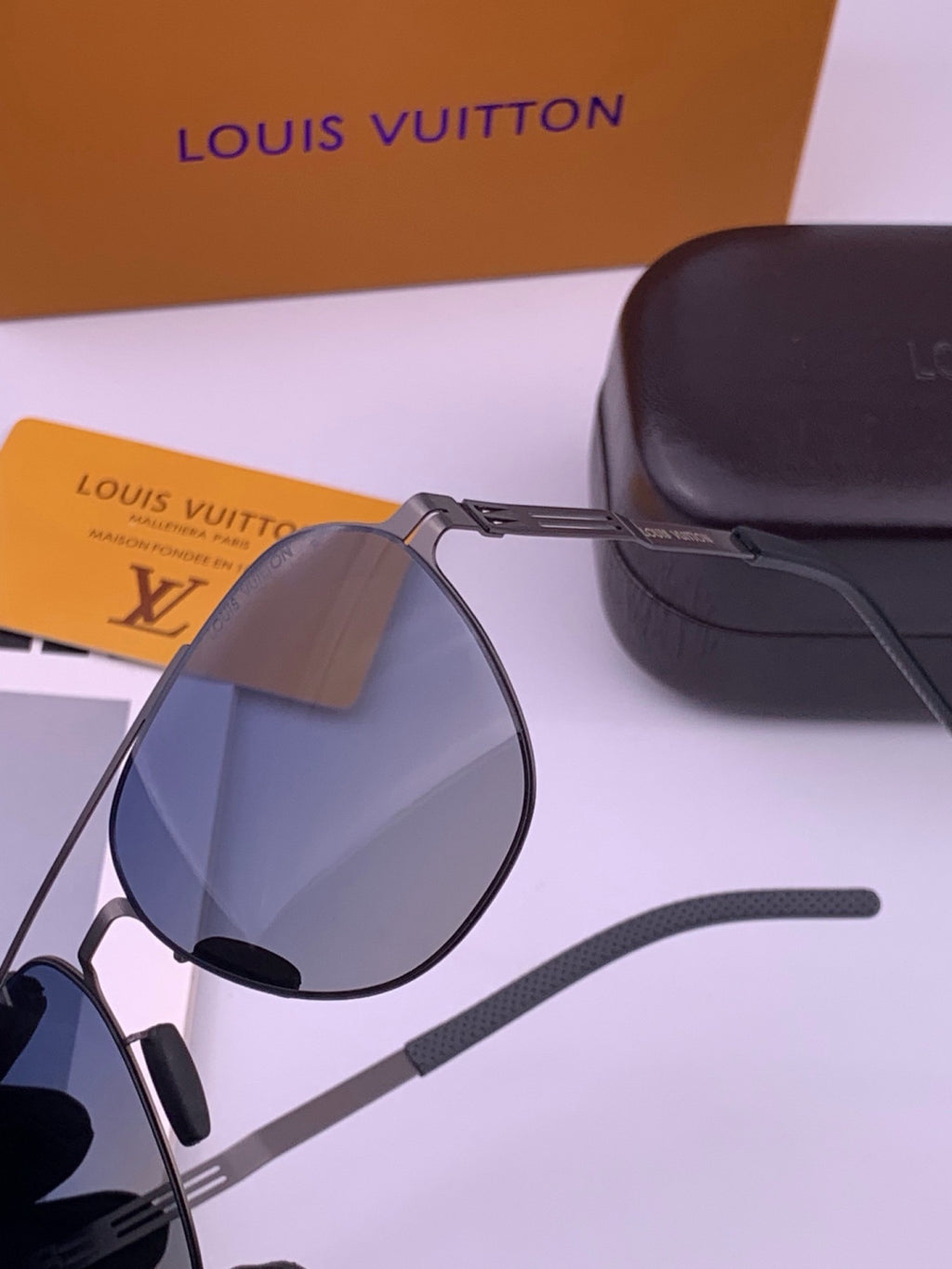 Louis Vuitton L18 Fashion Gold Lens Sunglasses for Men & Women - 493194 - detail image 4