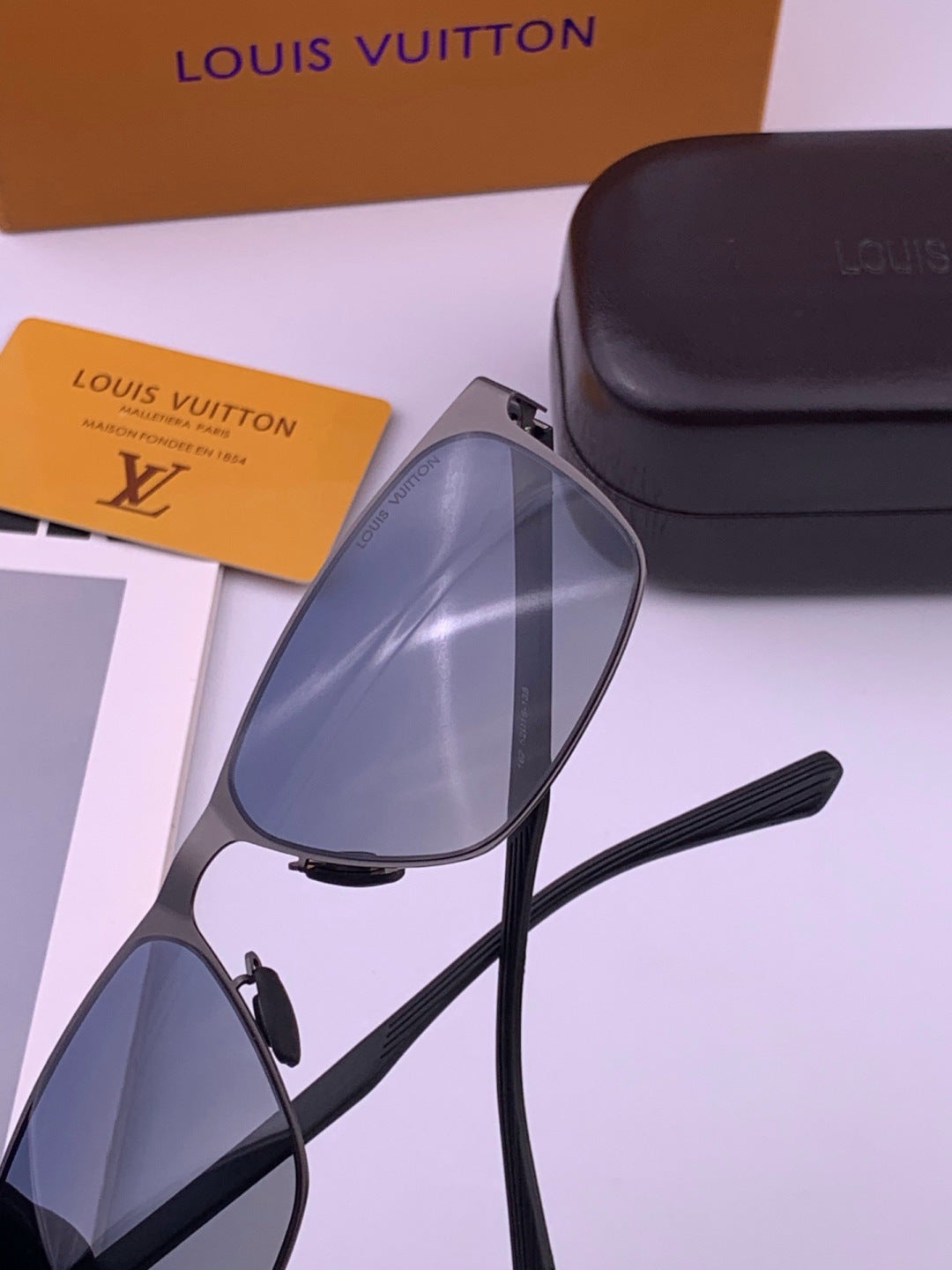 Louis Vuitton L216 Fashion Gold Lens Sunglasses for Men & Women - 493197 - detail image 3