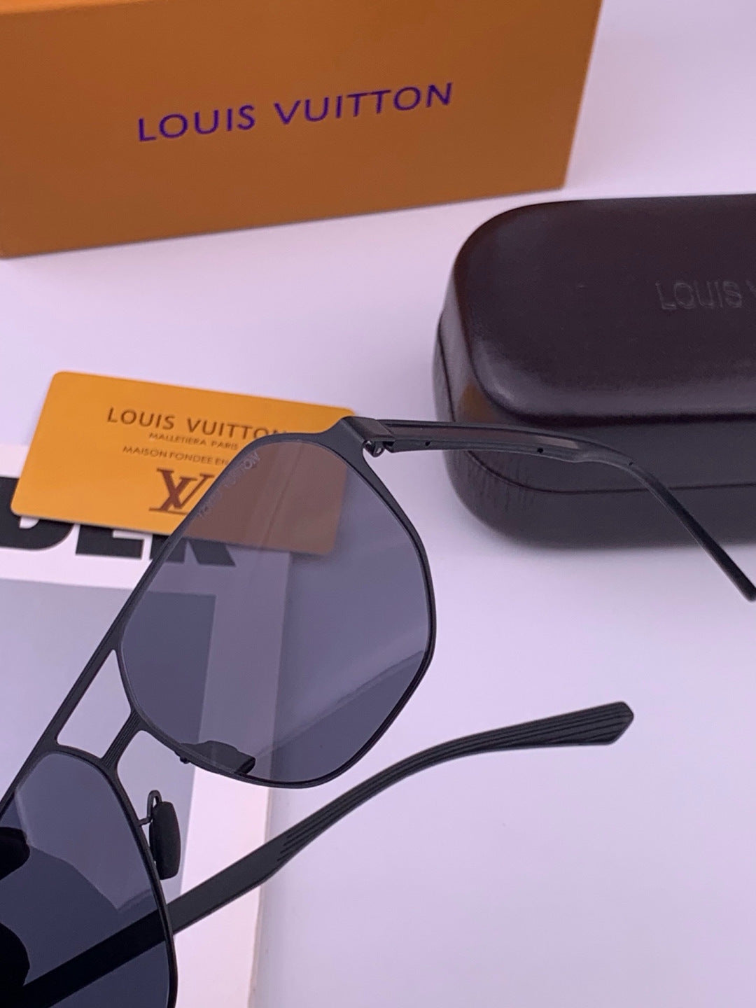 Louis Vuitton L116 Fashion Gold Lens Sunglasses for Men & Women - detail image 3