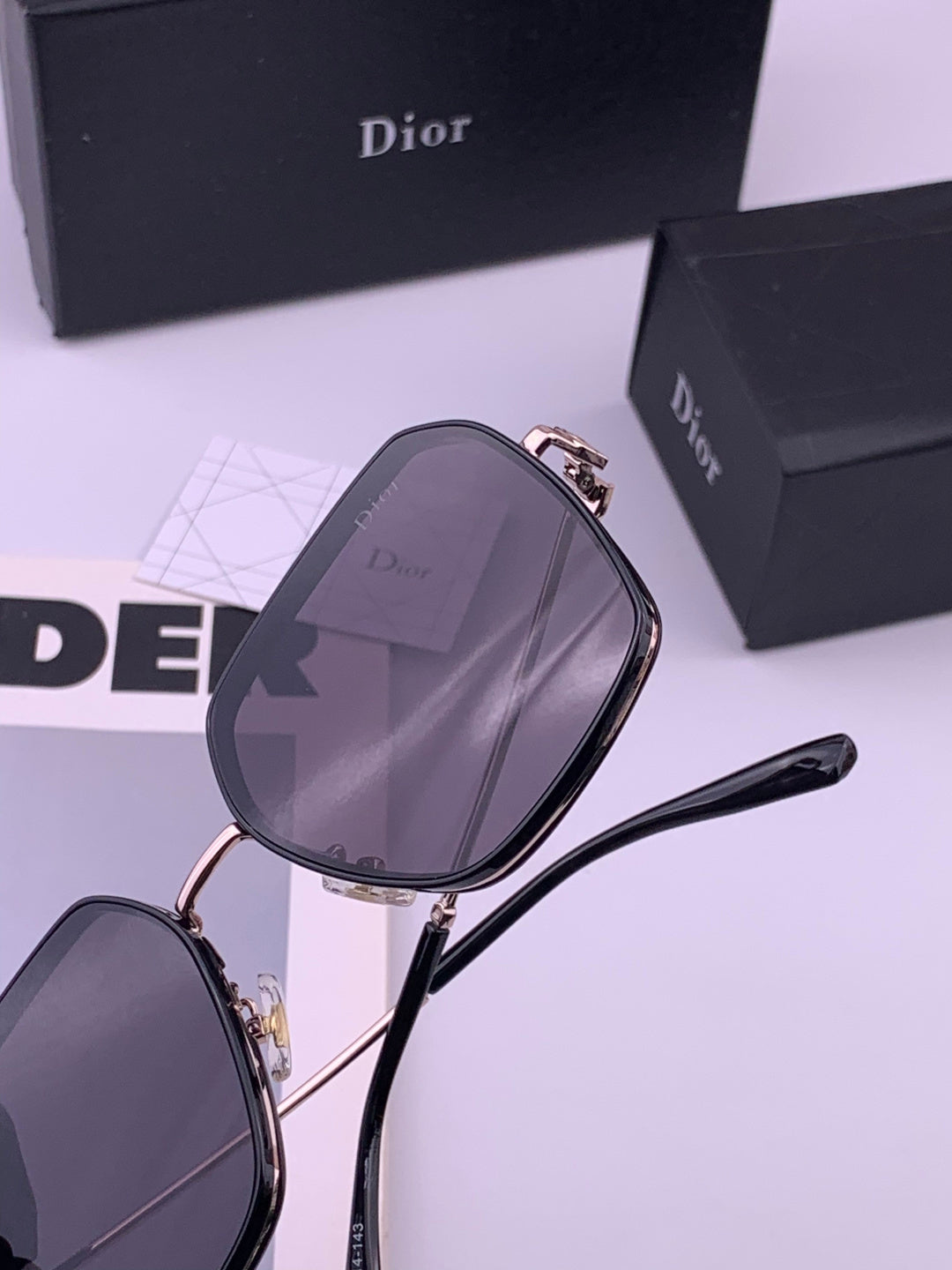 Dior D7635 Polarized Fashion Black Lens Sunglasses for Men & Women - detail image 4