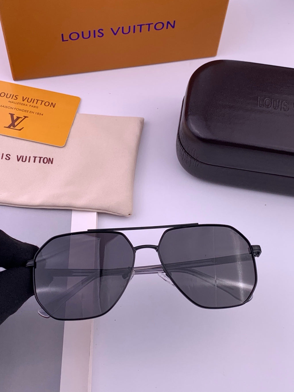 Louis Vuitton L8863 Polarized Aviator Black Lens Sunglasses for Men & Women - detail image 3