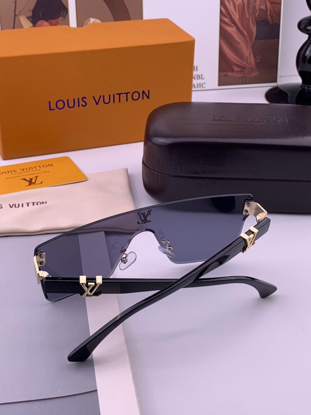 Louis Vuitton L36000 Oversized Blue Lens Sunglasses for Men & Women - detail image 7