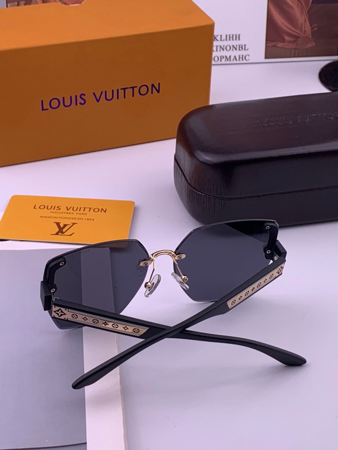 Louis Vuitton L6519 Polarized Square Brown Lens Sunglasses for Men & Women - detail image 6