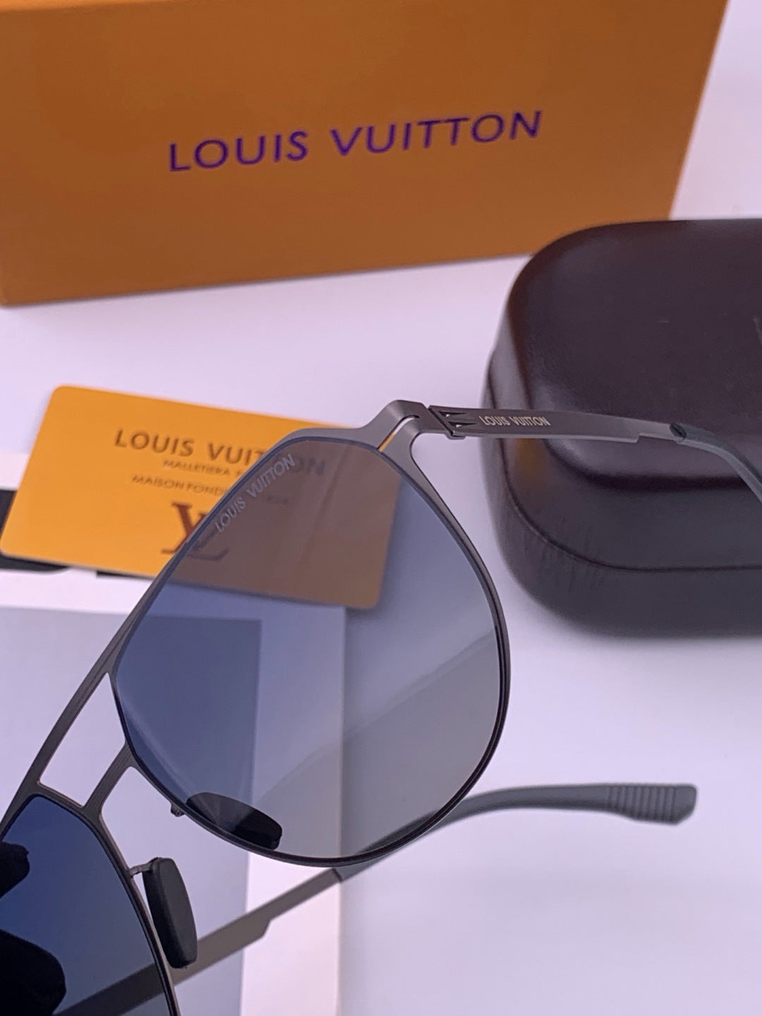Louis Vuitton L712 Fashion Black Lens Sunglasses for Men & Women - detail image 3