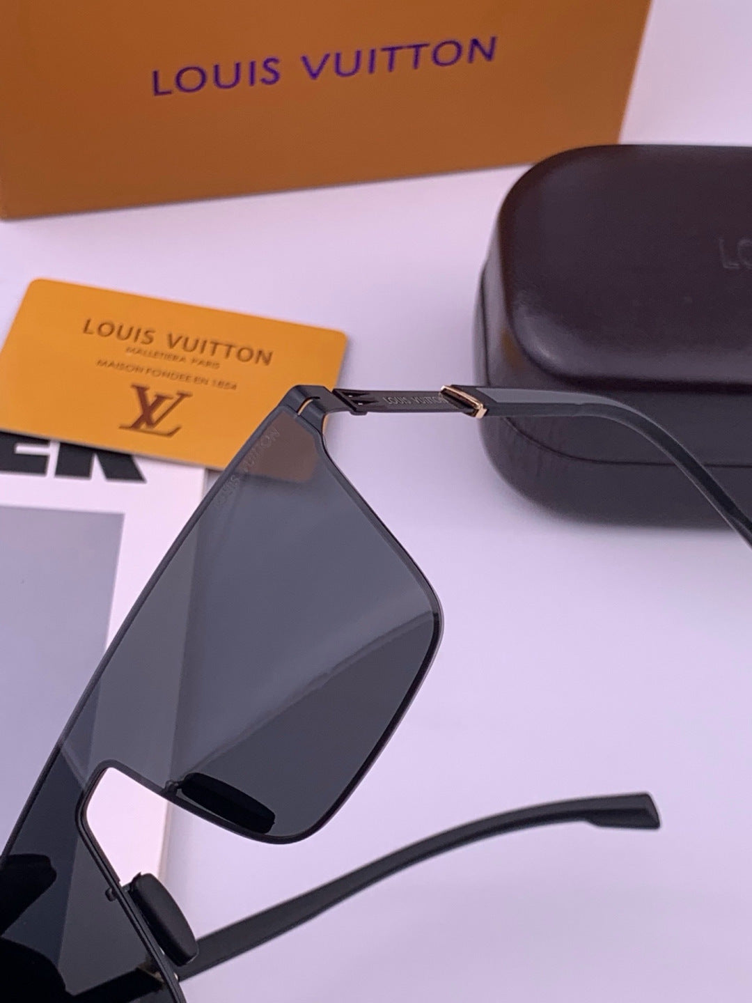 Louis Vuitton L016 Fashion Brown Lens Sunglasses for Men & Women - detail image 3