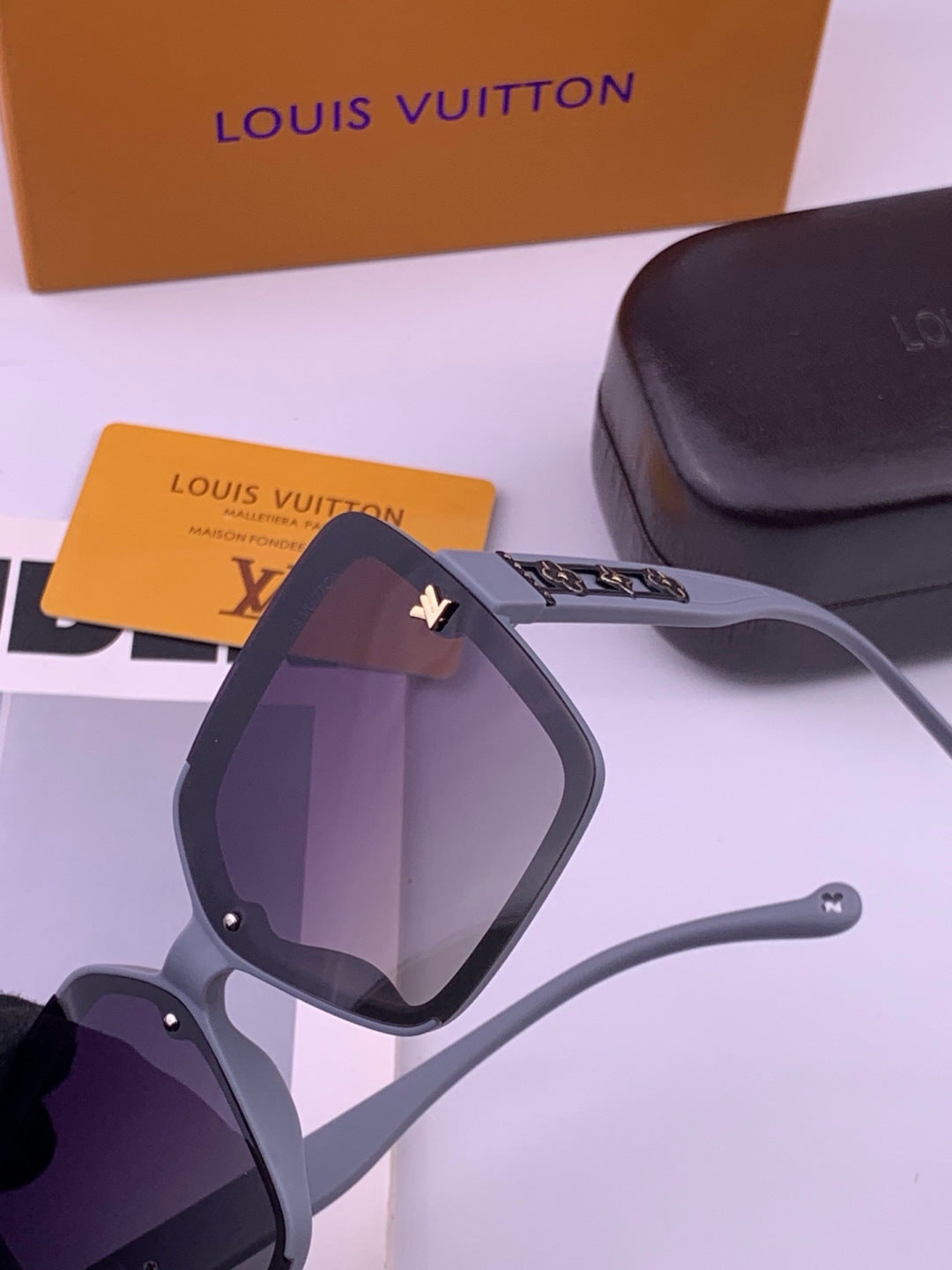 Louis Vuitton L5710 Polarized Square Gold Lens Sunglasses for Men & Women - detail image 3