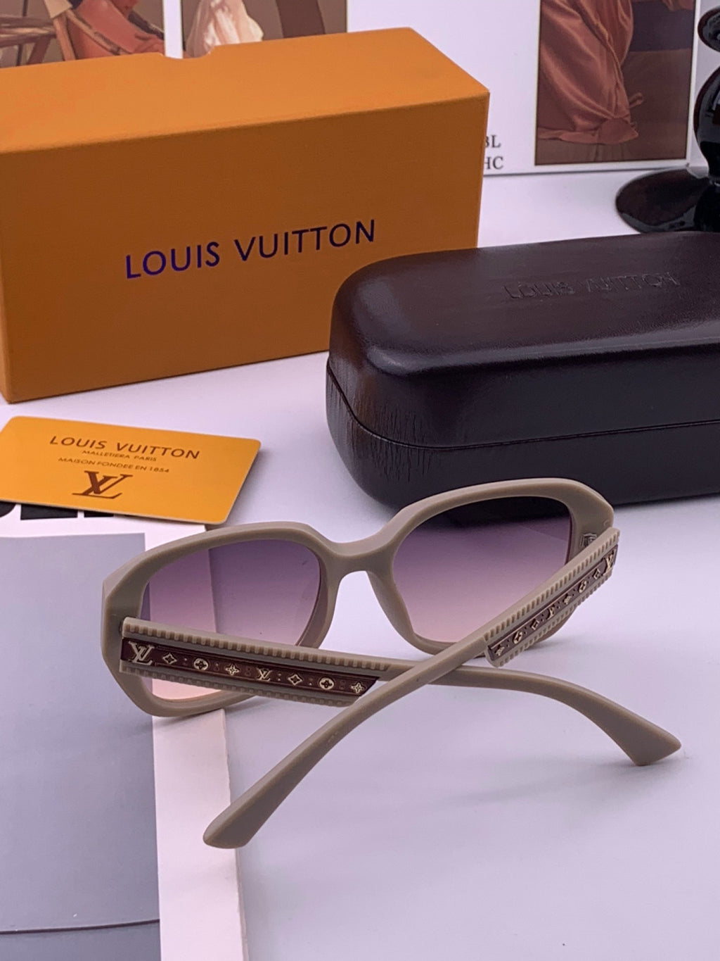 Louis Vuitton L17006 Oversized Purple Lens Sunglasses for Men & Women - detail image 6