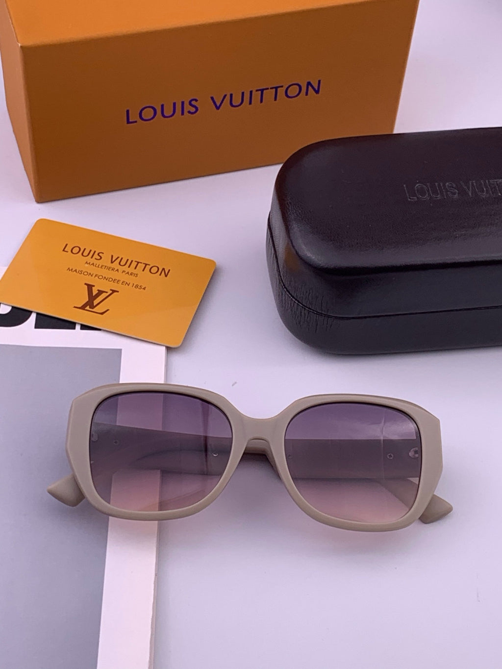 Louis Vuitton L17006 Oversized Purple Lens Sunglasses for Men & Women - detail image 8