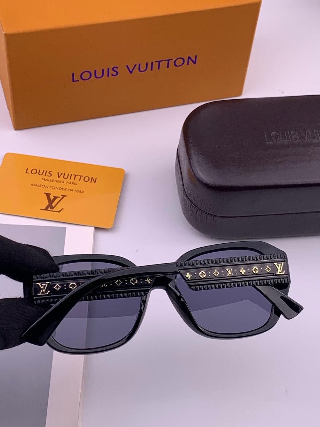 Louis Vuitton L17006 Oversized Black Lens Sunglasses for Men & Women - detail image 7