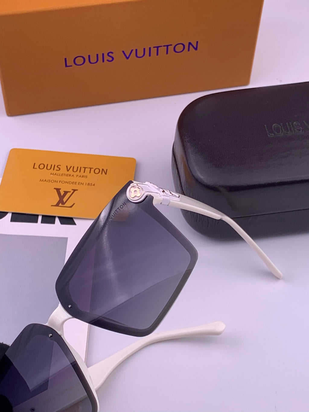 Louis Vuitton L83018 Square Brown Lens Sunglasses for Men & Women - detail image 3
