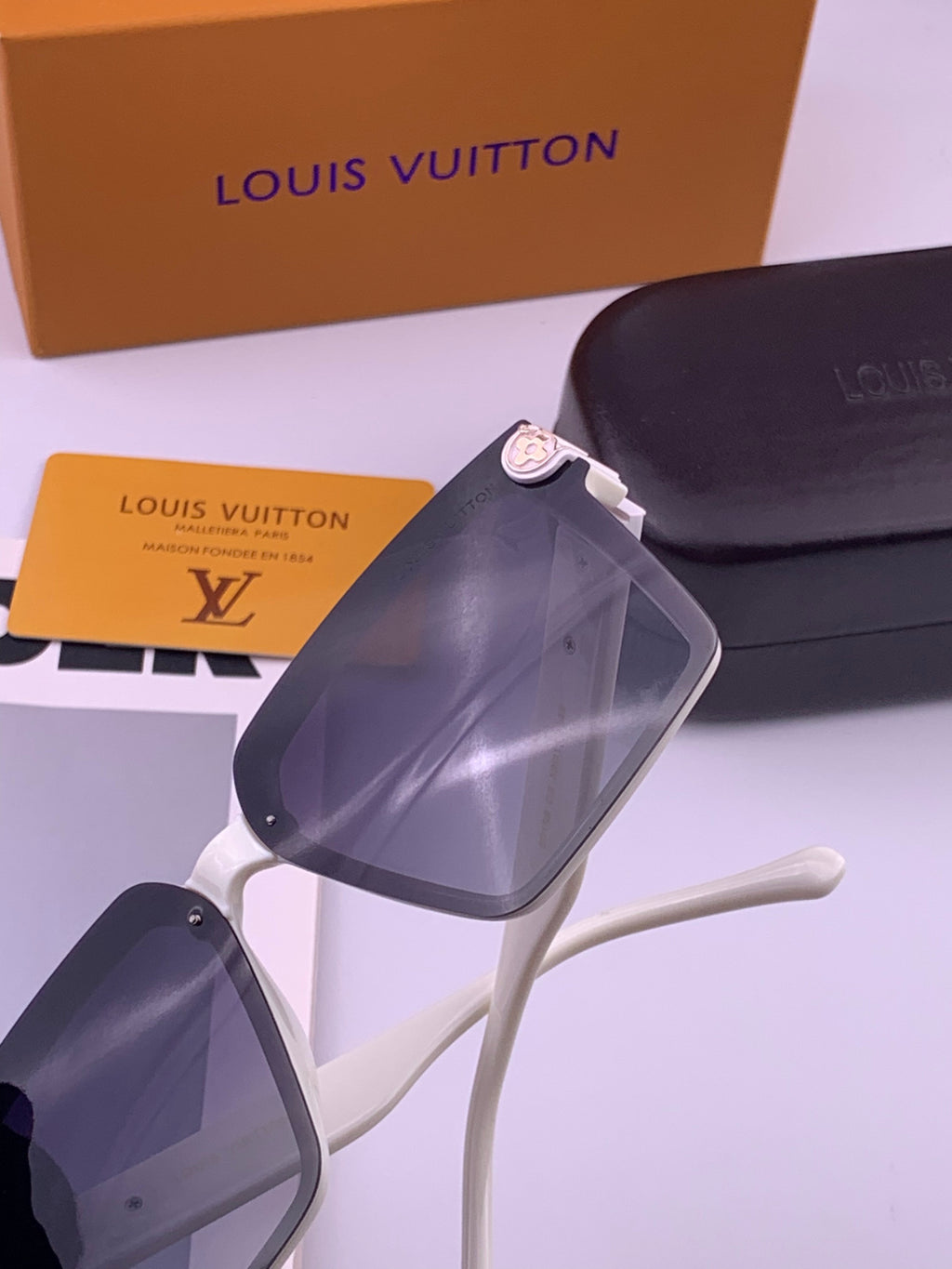Louis Vuitton L83018 Square Brown Lens Sunglasses for Men & Women - detail image 4