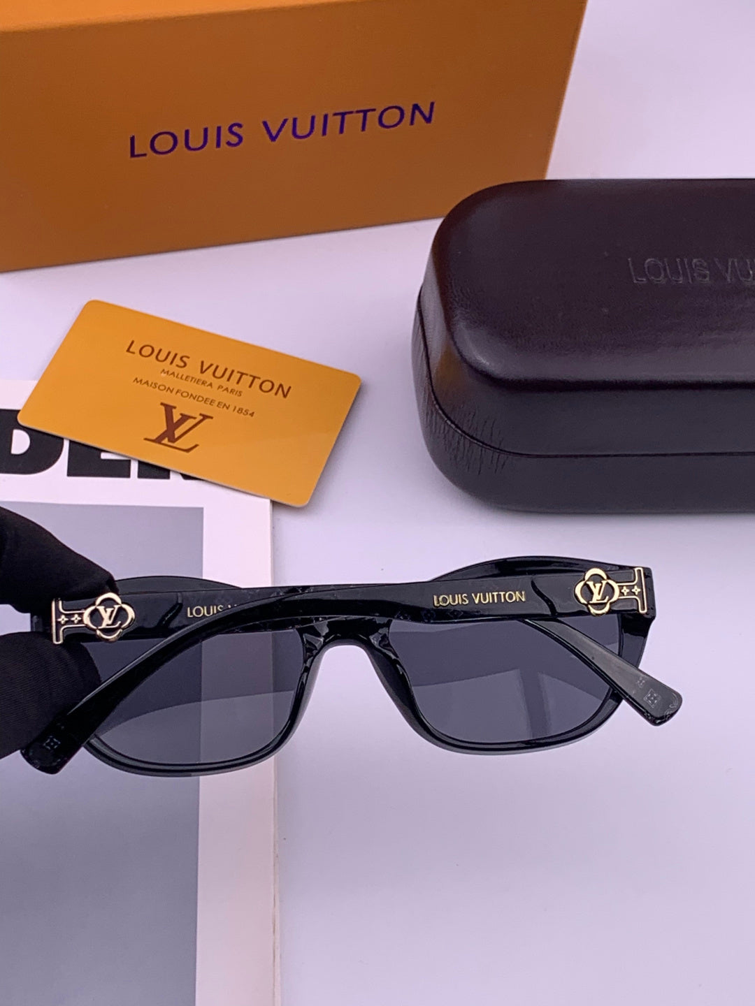 Louis Vuitton L2552 Square Black Lens Sunglasses for Men & Women - detail image 7
