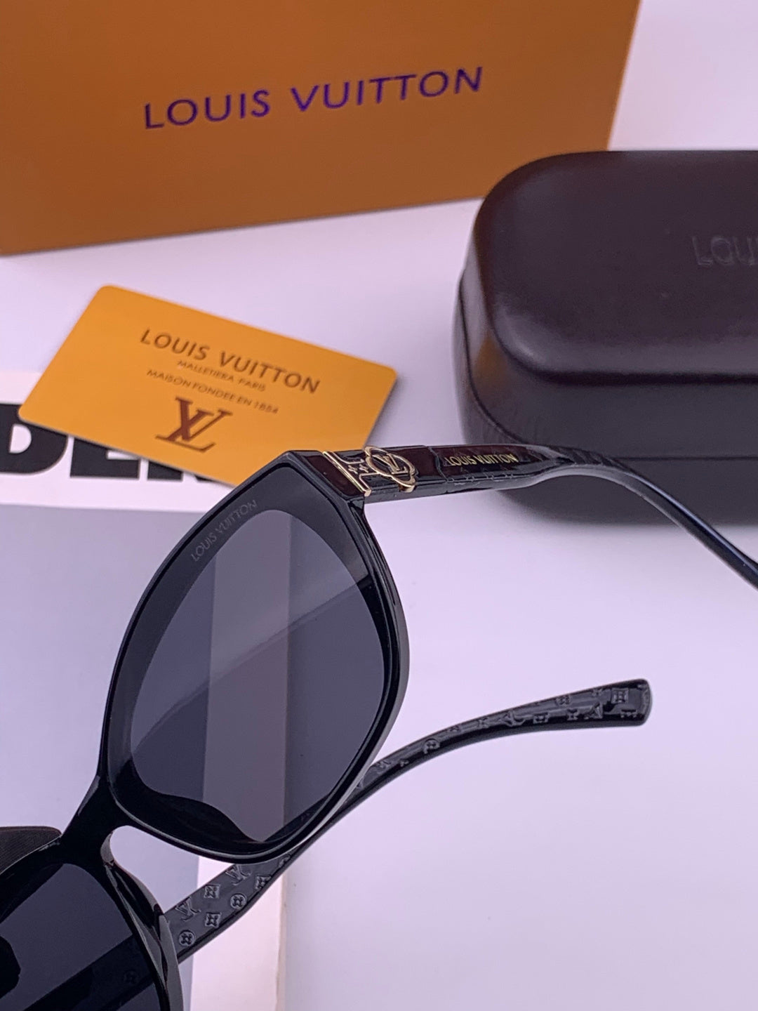 Louis Vuitton L2552 Square Black Lens Sunglasses for Men & Women - detail image 3