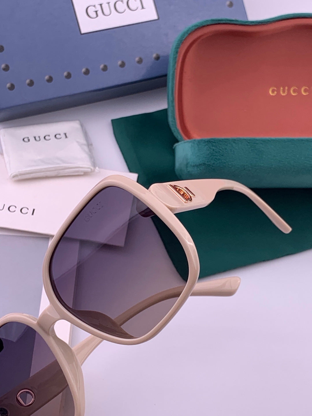 Gucci G0388 Round Red Lens Sunglasses for Men & Women - detail image 3