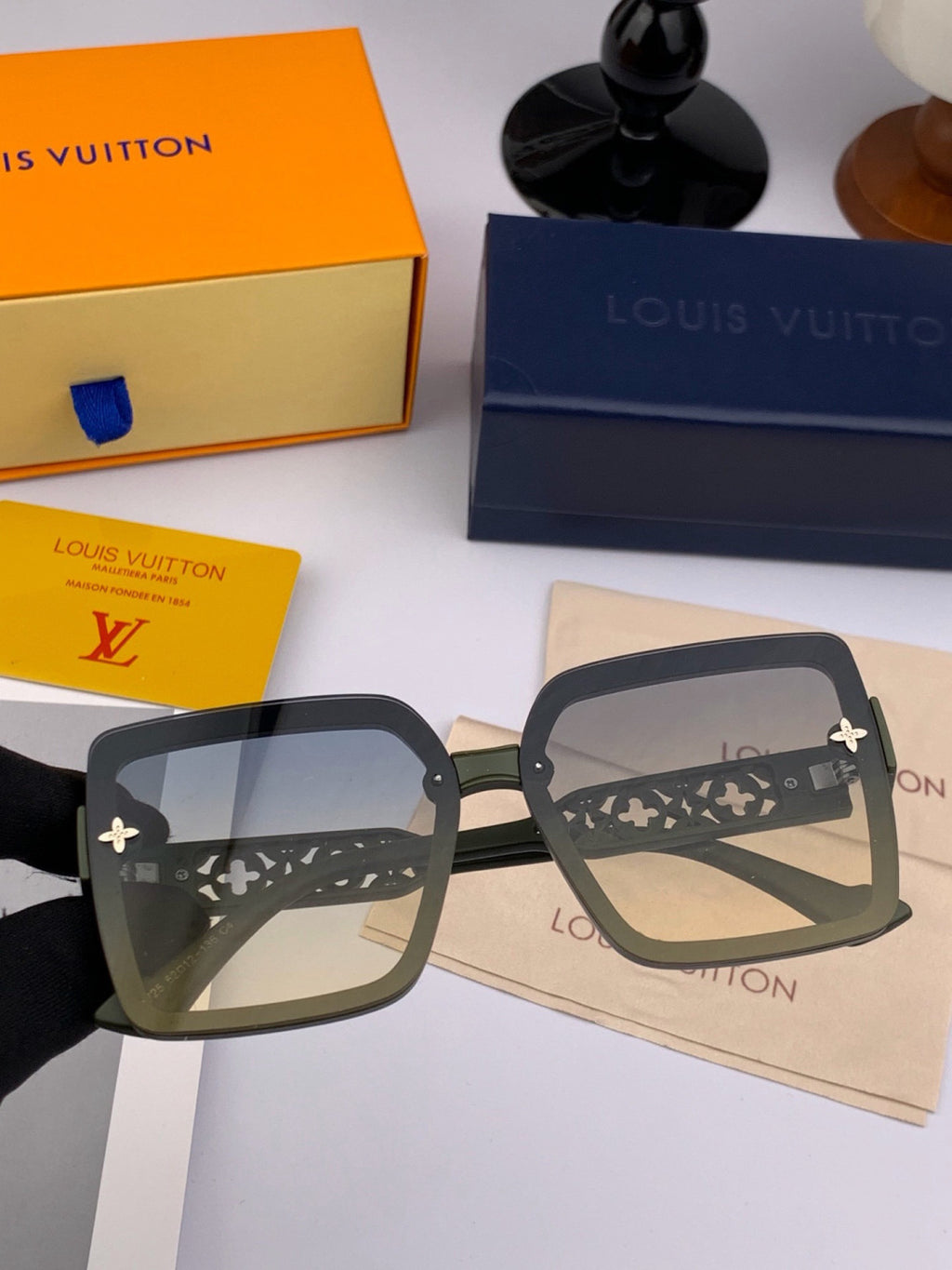 Louis Vuitton Fashion Gold Lens Sunglasses for Men & Women - 486246