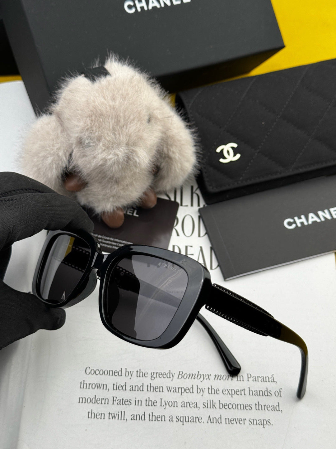 Chanel CH1908 Polarized Square Red Lens Sunglasses for Women - detail image 4