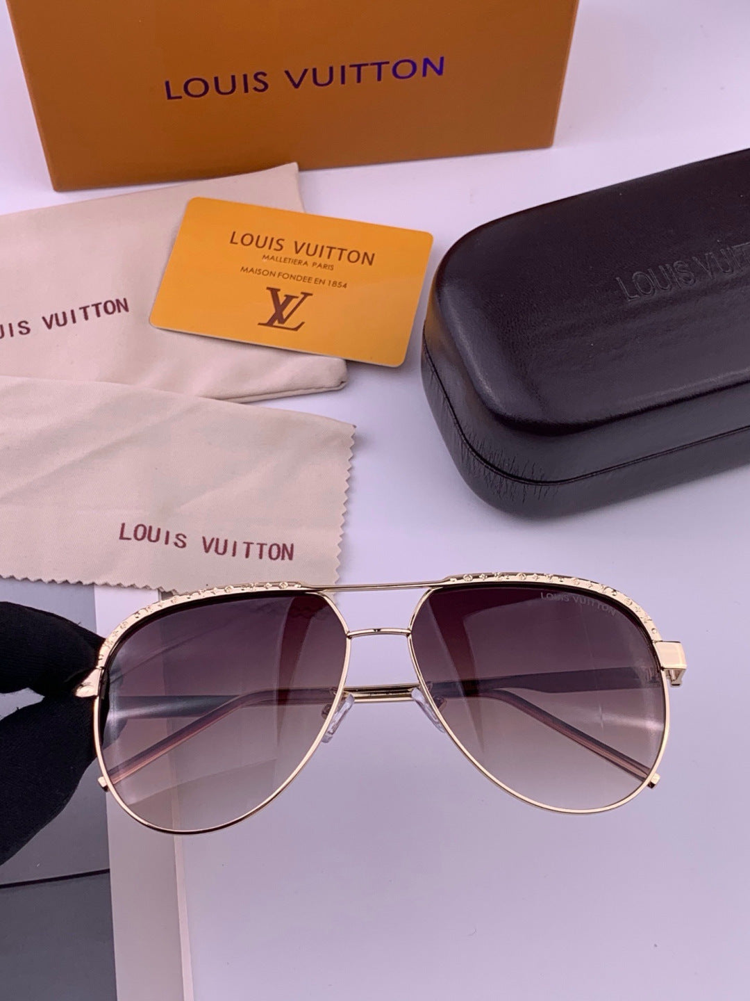 Louis Vuitton L01744 Aviator Black Lens Sunglasses for Men & Women - detail image 4