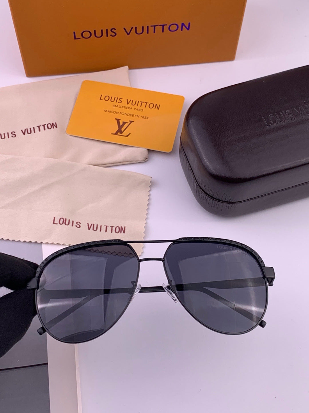 Louis Vuitton L01744 Aviator Black Lens Sunglasses for Men & Women - detail image 5