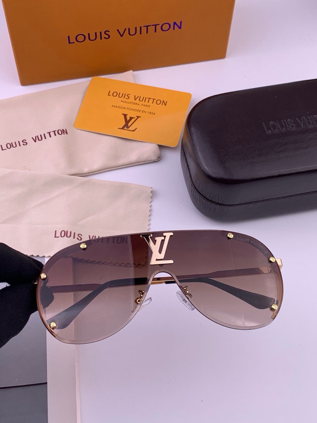 Louis Vuitton L81756 Aviator Black Lens Sunglasses for Men & Women - detail image 2