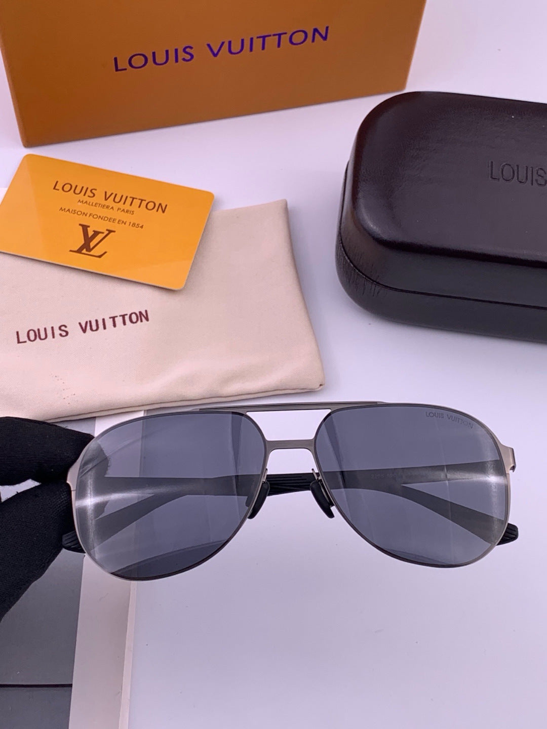 Louis Vuitton L5229 Polarized Aviator Blue Lens Sunglasses for Men - detail image 2